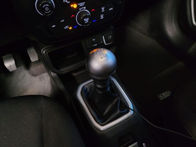 JEEP RENEGADE 1.0 TURBO 120ch S&S LIMITED Quiksilver Edition / TOIT OUVRANT + KEYLESS GO + CARPLAY /