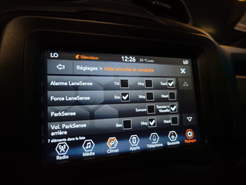 JEEP RENEGADE 1.0 TURBO 120ch S&S LIMITED Quiksilver Edition / TOIT OUVRANT + KEYLESS GO + CARPLAY /