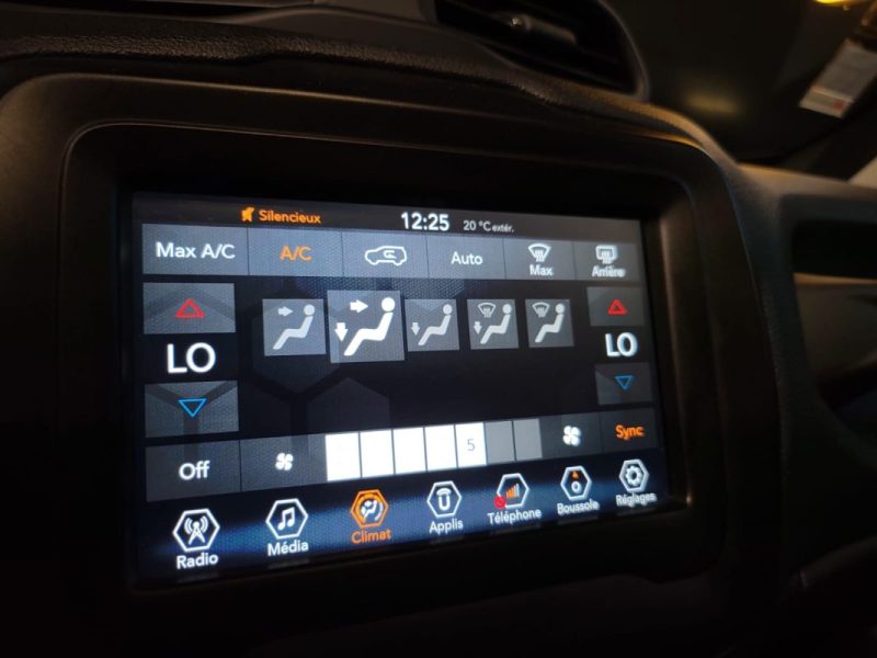 JEEP RENEGADE 1.0 TURBO 120ch S&S LIMITED Quiksilver Edition / TOIT OUVRANT + KEYLESS GO + CARPLAY /
