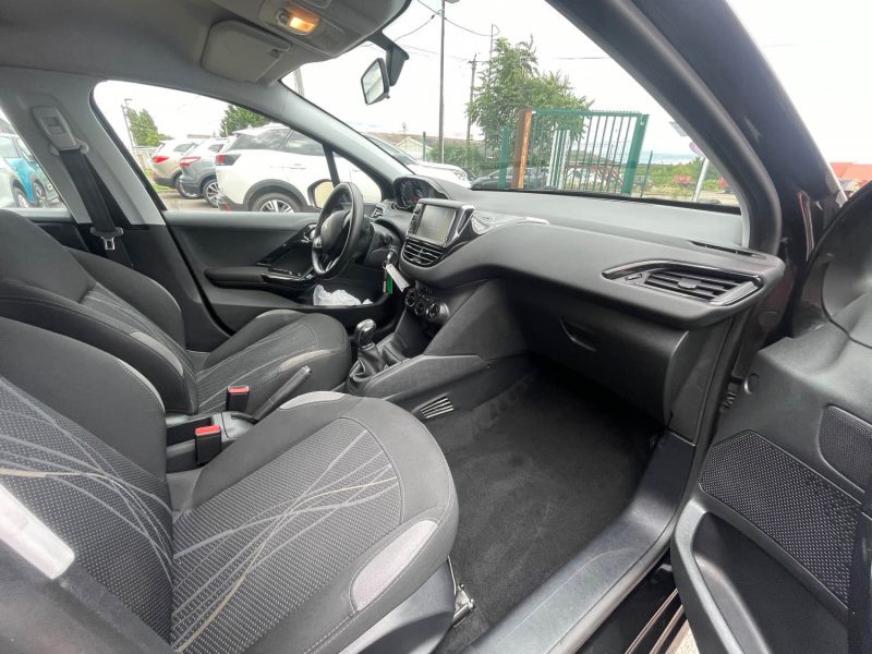 PEUGEOT 208 1.2 VTI 82CV 1ER MAIN CRIT'AIR 1 2014