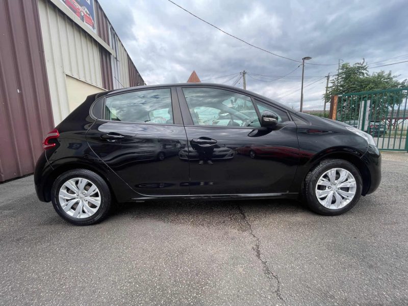 PEUGEOT 208 1.2 VTI 82CV 1ER MAIN CRIT'AIR 1 2014