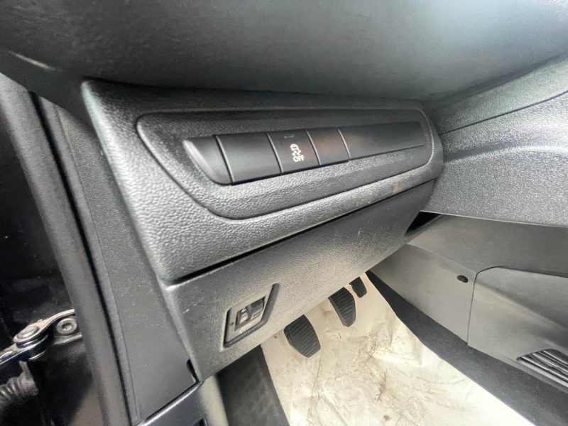 PEUGEOT 208 1.2 VTI 82CV 1ER MAIN CRIT'AIR 1 2014