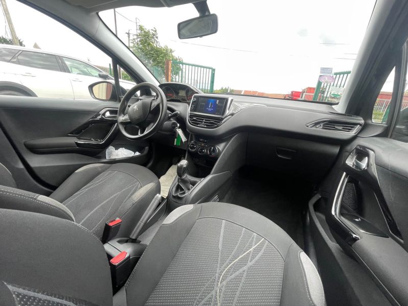 PEUGEOT 208 1.2 VTI 82CV 1ER MAIN CRIT'AIR 1 2014