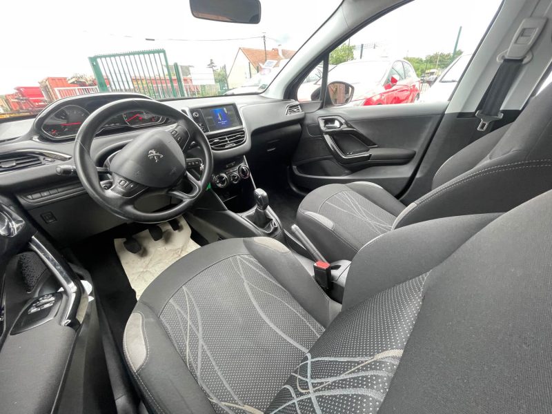 PEUGEOT 208 1.2 VTI 82CV 1ER MAIN CRIT'AIR 1 2014