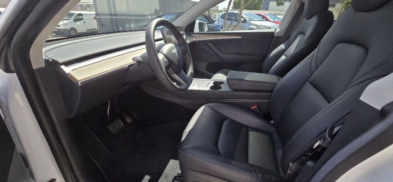 Tesla Model Y Dual Motor Long Range AWD FSD3