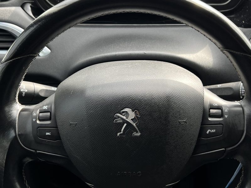PEUGEOT 208 PHASE 2 ALLURE 1.2 82 Cv APPLE CARPLAY & ANDROID 38 600 Kms CRIT AIR 1 - GARANTIE 1 AN