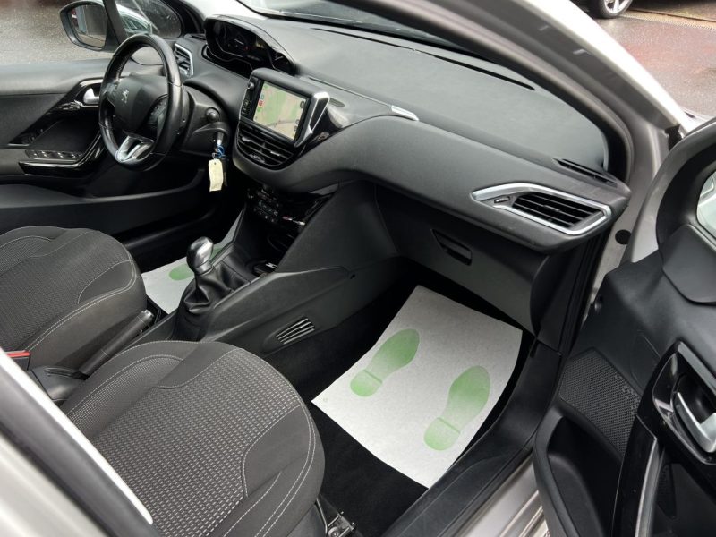 PEUGEOT 208 PHASE 2 ALLURE 1.2 82 Cv APPLE CARPLAY & ANDROID 38 600 Kms CRIT AIR 1 - GARANTIE 1 AN
