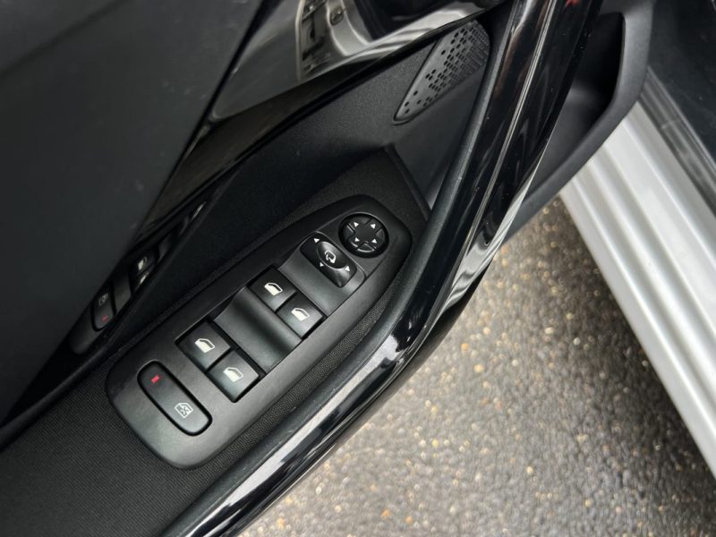 PEUGEOT 208 PHASE 2 ALLURE 1.2 82 Cv APPLE CARPLAY & ANDROID 38 600 Kms CRIT AIR 1 - GARANTIE 1 AN