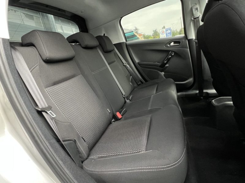 PEUGEOT 208 PHASE 2 ALLURE 1.2 82 Cv APPLE CARPLAY & ANDROID 38 600 Kms CRIT AIR 1 - GARANTIE 1 AN