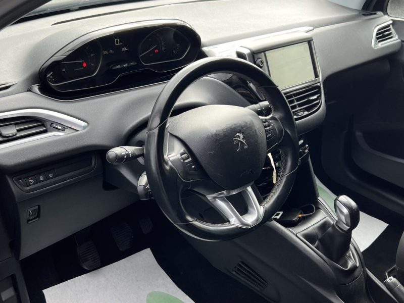 PEUGEOT 208 PHASE 2 ALLURE 1.2 82 Cv APPLE CARPLAY & ANDROID 38 600 Kms CRIT AIR 1 - GARANTIE 1 AN