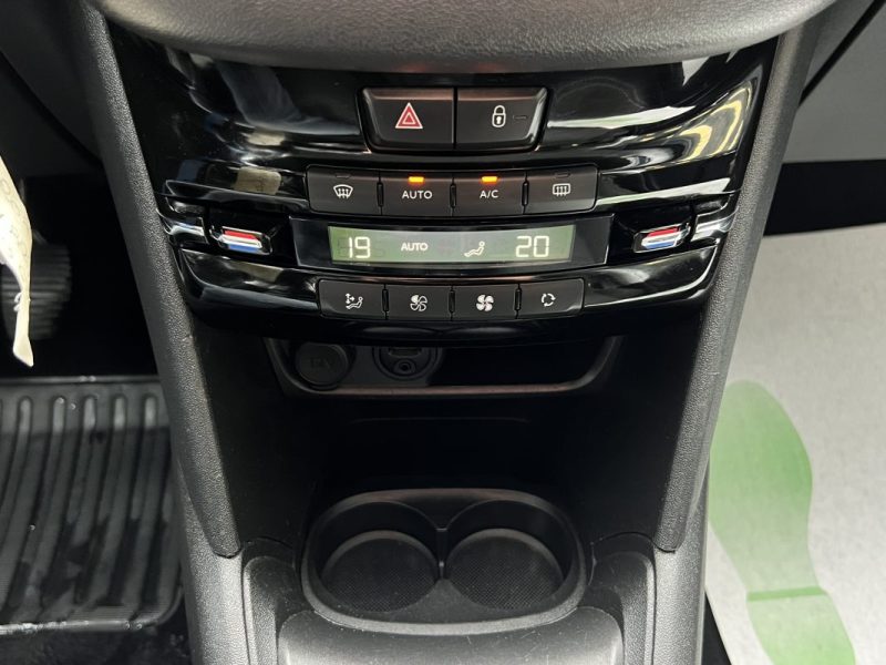 PEUGEOT 208 PHASE 2 ALLURE 1.2 82 Cv APPLE CARPLAY & ANDROID 38 600 Kms CRIT AIR 1 - GARANTIE 1 AN