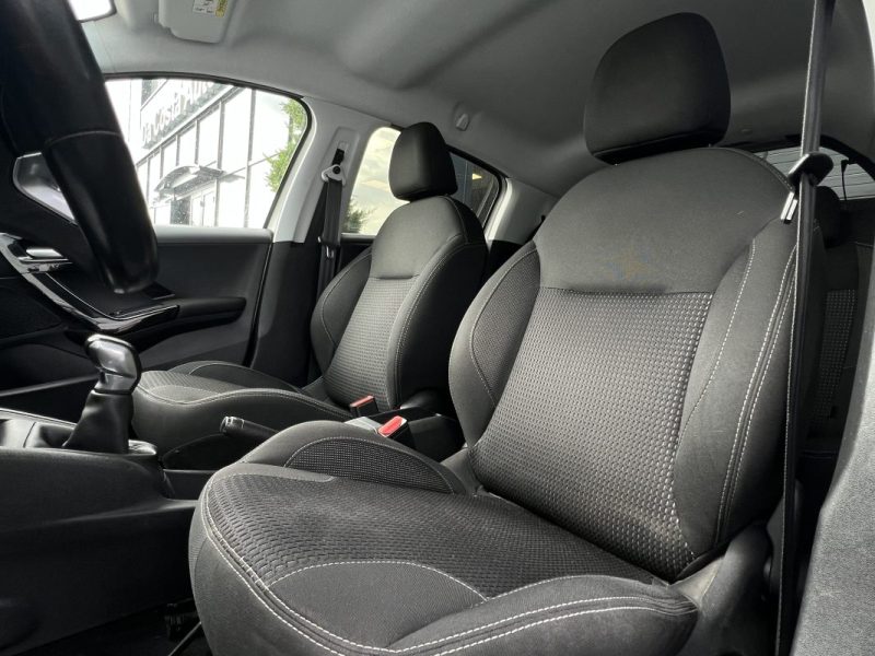 PEUGEOT 208 PHASE 2 ALLURE 1.2 82 Cv APPLE CARPLAY & ANDROID 38 600 Kms CRIT AIR 1 - GARANTIE 1 AN