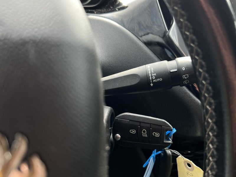 PEUGEOT 208 PHASE 2 ALLURE 1.2 82 Cv APPLE CARPLAY & ANDROID 38 600 Kms CRIT AIR 1 - GARANTIE 1 AN