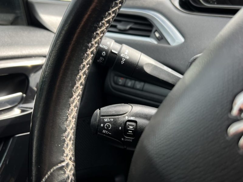 PEUGEOT 208 PHASE 2 ALLURE 1.2 82 Cv APPLE CARPLAY & ANDROID 38 600 Kms CRIT AIR 1 - GARANTIE 1 AN