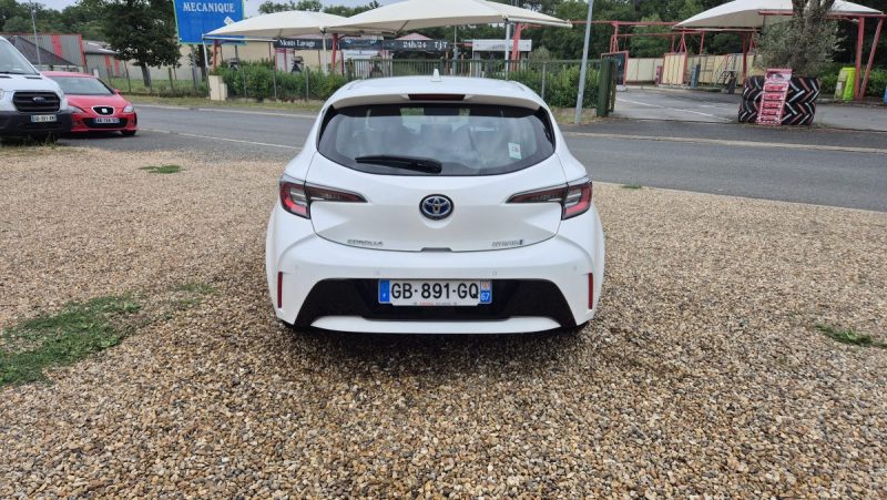 TOYOTA COROLLA NG 122h Dynamic Business MY21