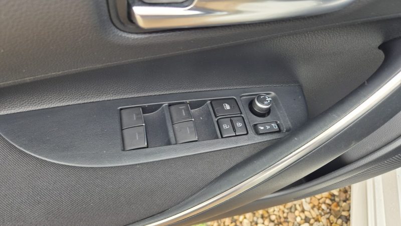 TOYOTA COROLLA NG 122h Dynamic Business MY21