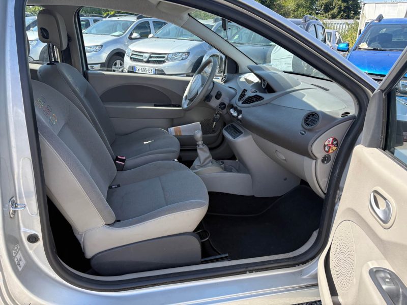 La Renault Twingo1.2 LEV 16v 75ch Expression eco²  distribution neuf Garantie 12 mois