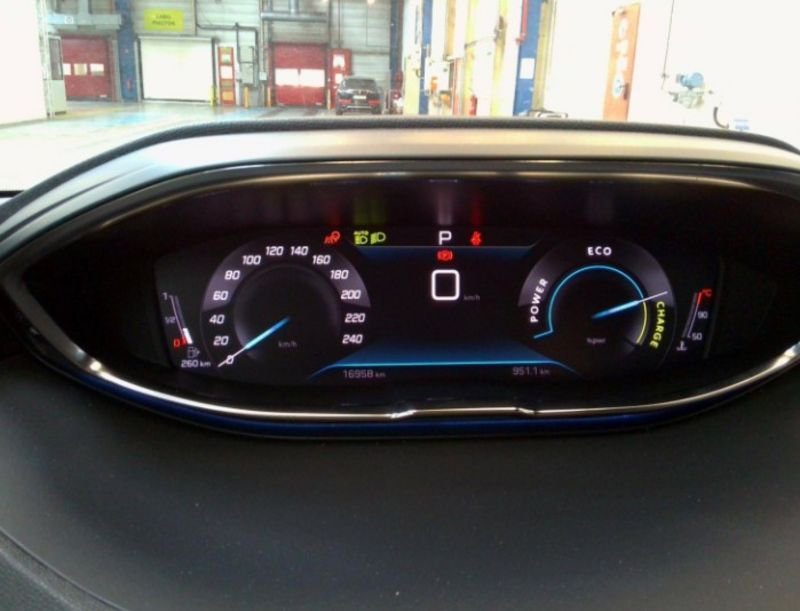 Peugeot 5008 Hybrid 136 e-cs6 allure pack + hayon motorise + navi