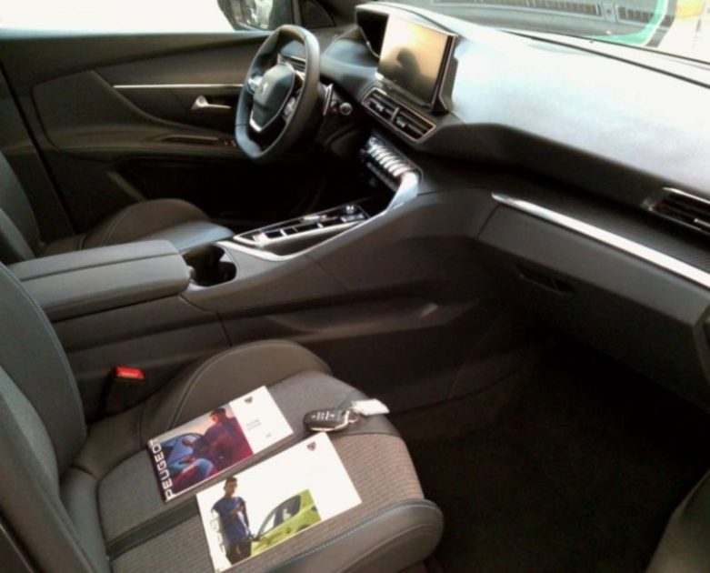 Peugeot 5008 Hybrid 136 e-cs6 allure pack + hayon motorise + navi