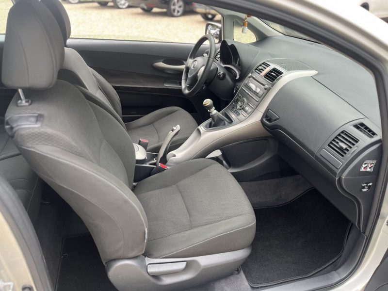 TOYOTA AURIS 2.2 D-4D 177 cv Coupé