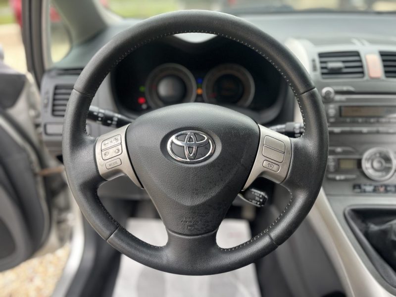 TOYOTA AURIS 2.2 D-4D 177 cv Coupé