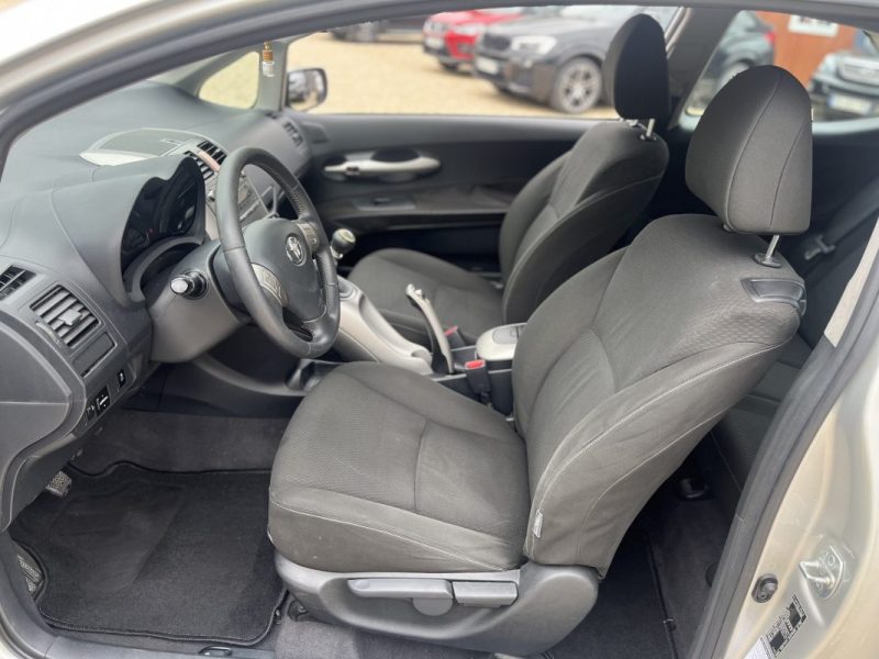 TOYOTA AURIS 2.2 D-4D 177 cv Coupé