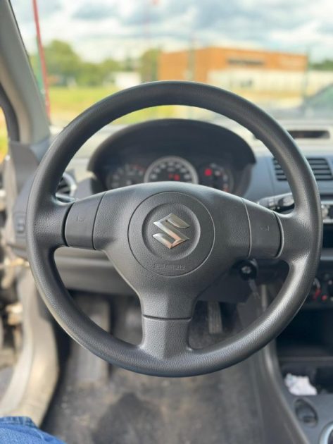 Suzuki swift 1.3 92ch - Moteur à chaine - Révisée - Sièges chauffant -  CT ok - Garantie 1an