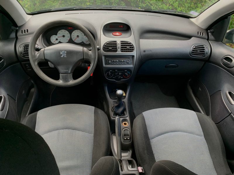PEUGEOT 206 2004