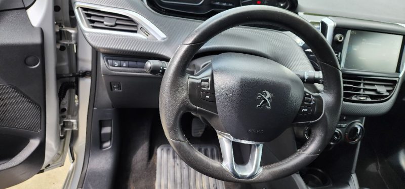 PEUGEOT 208 2016