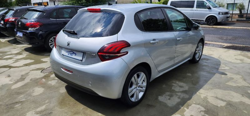 PEUGEOT 208 2016