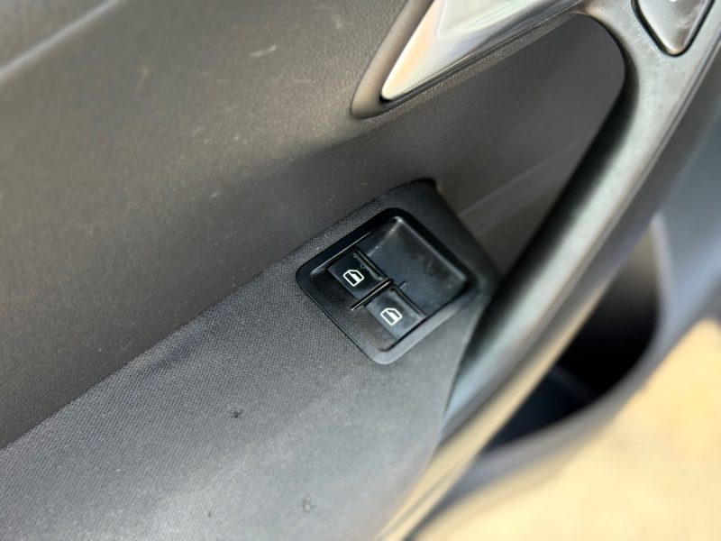 VOLKSWAGEN POLO 2012