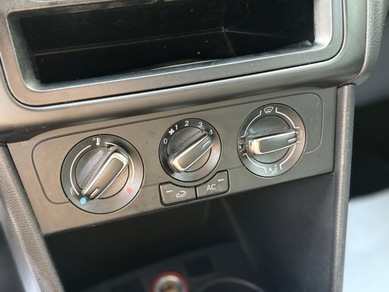 VOLKSWAGEN POLO 2012