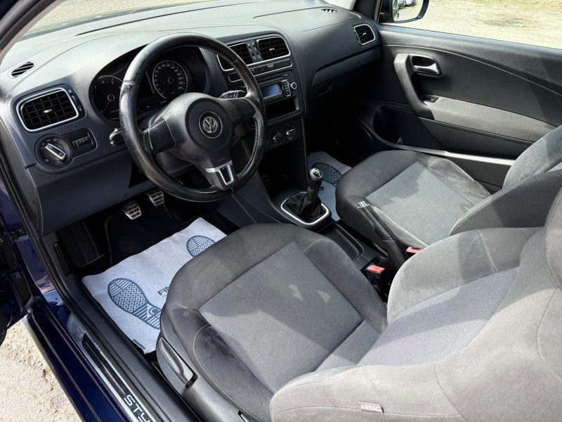 VOLKSWAGEN POLO 2012