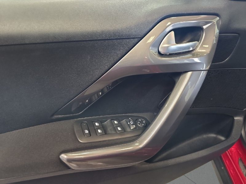 PEUGEOT 2008 1.2 ESSENCE *ENTRETIEN A JOUR*