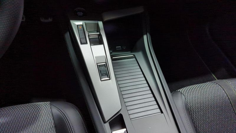 Peugeot 308 Bluehdi 130ch s&s eat8 gt + angles morts + camera 360