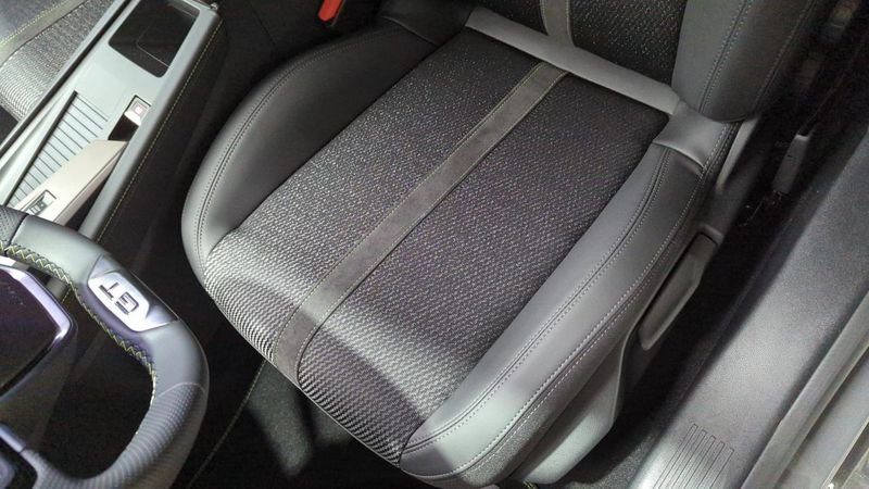 Peugeot 308 Bluehdi 130ch s&s eat8 gt + angles morts + camera 360