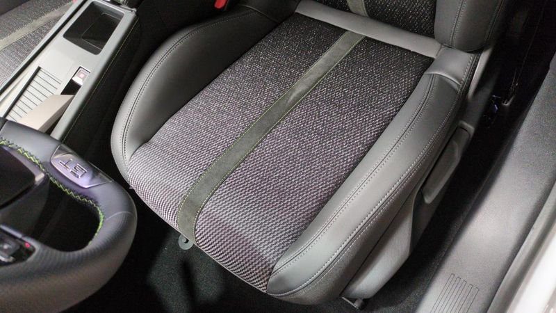 Peugeot 308 Bluehdi 130ch s&s eat8 gt + pack sensation