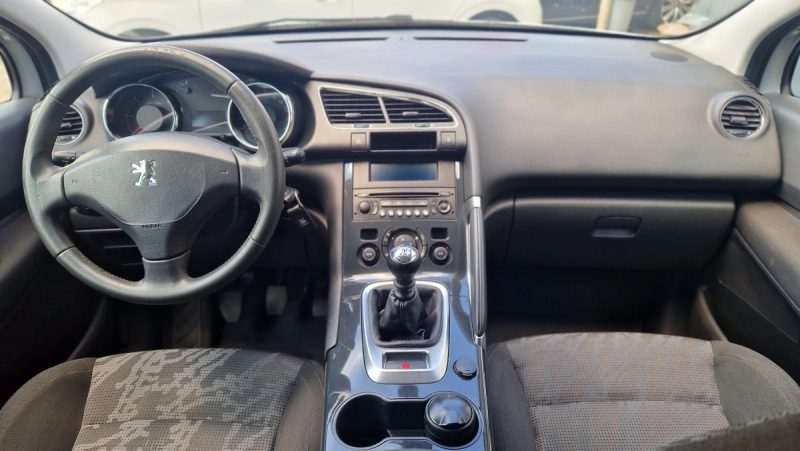 PEUGEOT 3008 2011