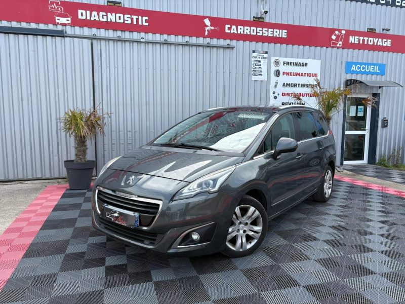 PEUGEOT 5008 2013