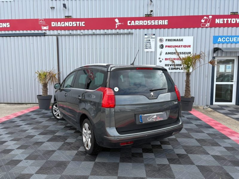 PEUGEOT 5008 2013