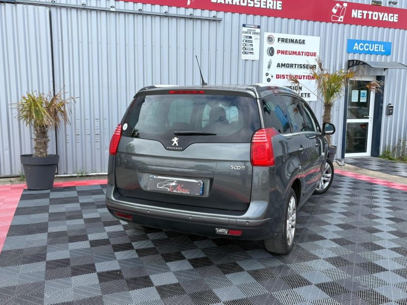 PEUGEOT 5008 2013