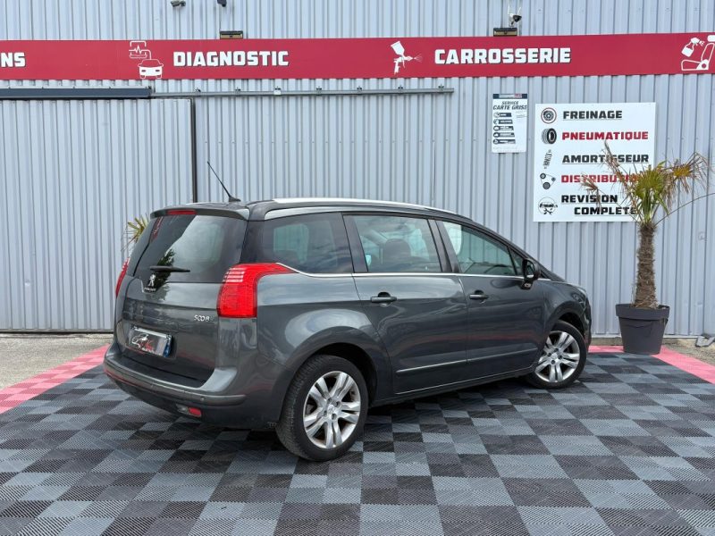 PEUGEOT 5008 2013