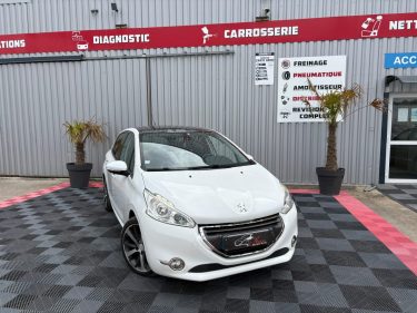 PEUGEOT 208 2012