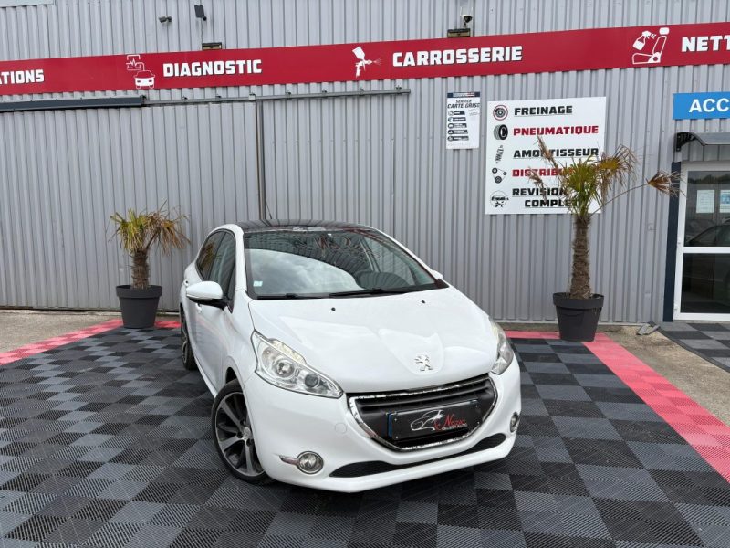 PEUGEOT 208 2012