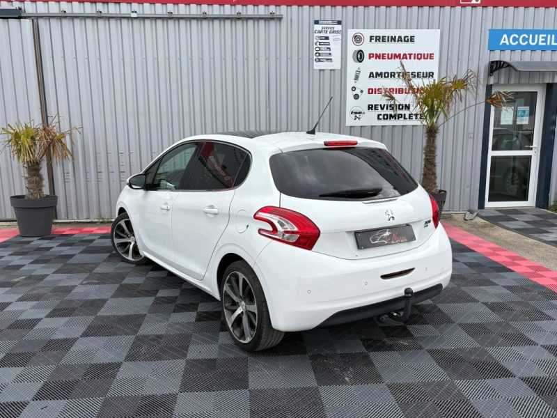 PEUGEOT 208 2012