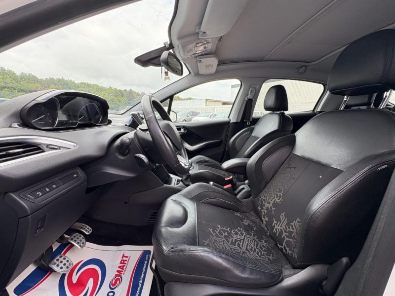 PEUGEOT 208 2012