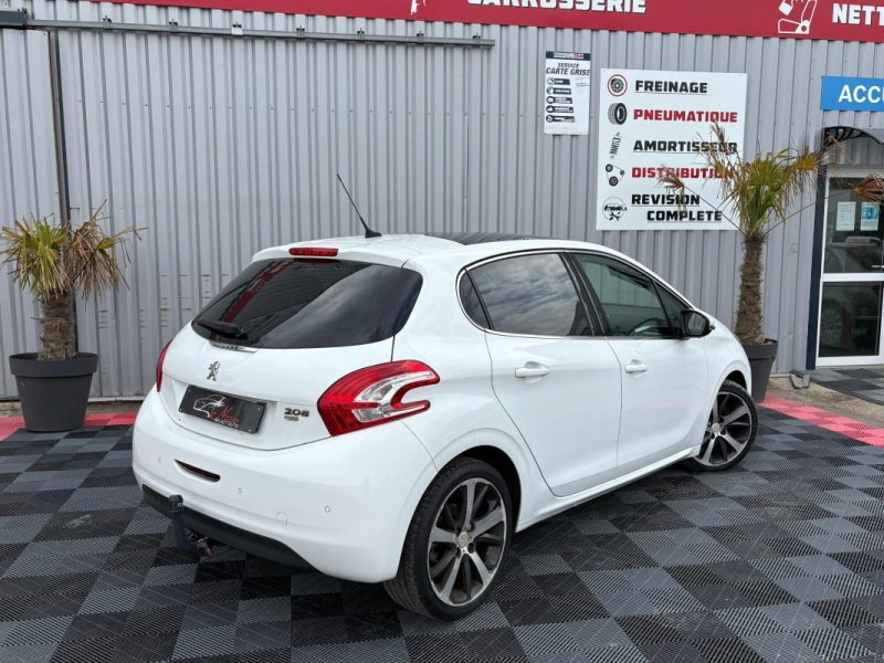 PEUGEOT 208 2012