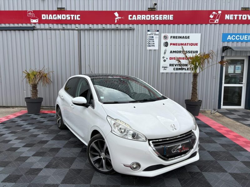PEUGEOT 208 2012