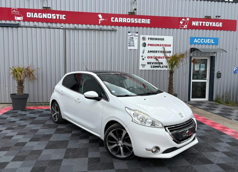 PEUGEOT 208 2012