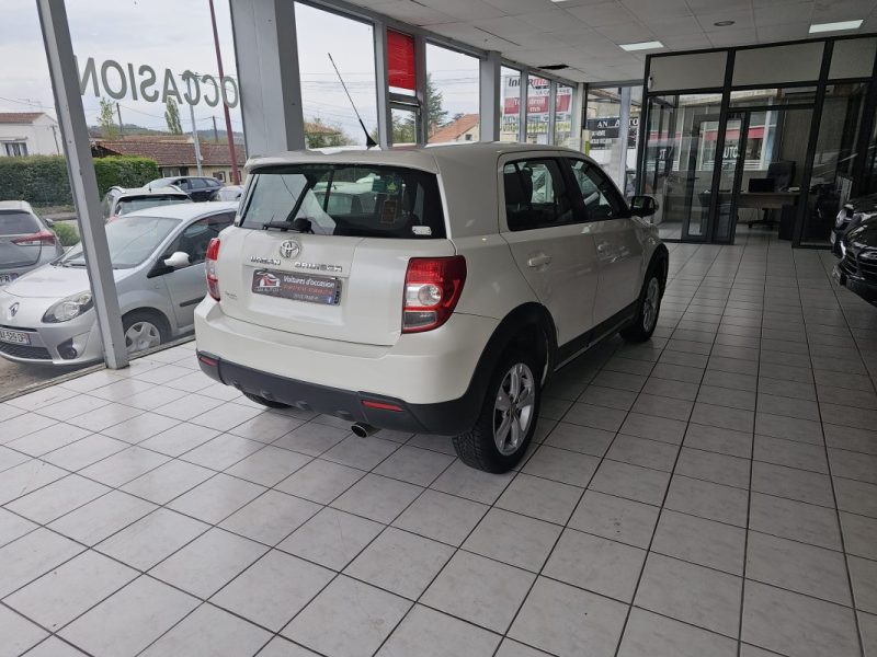 TOYOTA URBAN CRUISER 2010